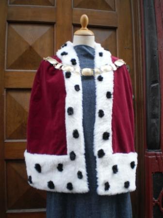 Königsrobe mit Hermelin