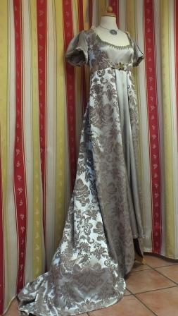 Scarlett läd zum Ball