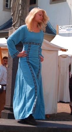 Kleid der großen Schwester